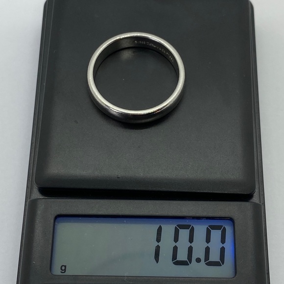 AUTH Tiffany & Co platinum wedding band - Picture 11 of 12